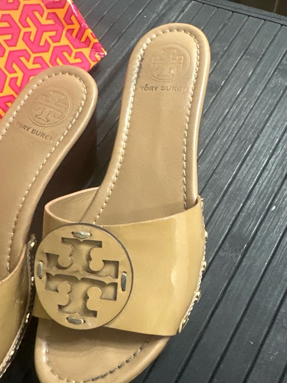 Tory Burch Beige Patent Leather Wedge Slide Mules with Logo Medallion - Picture 2 of 4